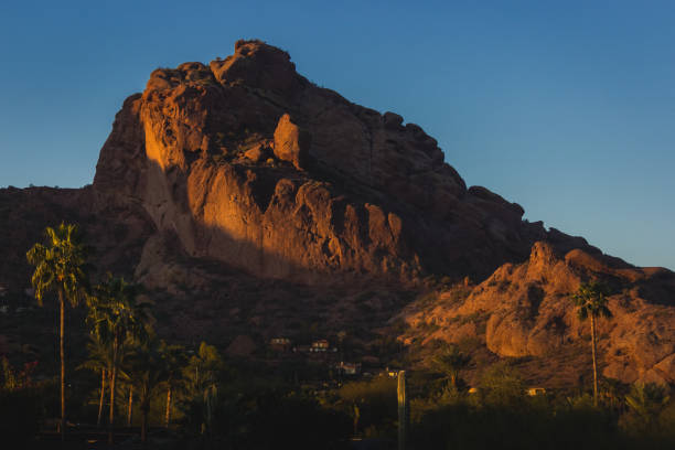 camelback montanha ao nascer do sol - picturesque america or the land we live in canyon mountain mountain range - fotografias e filmes do acervo