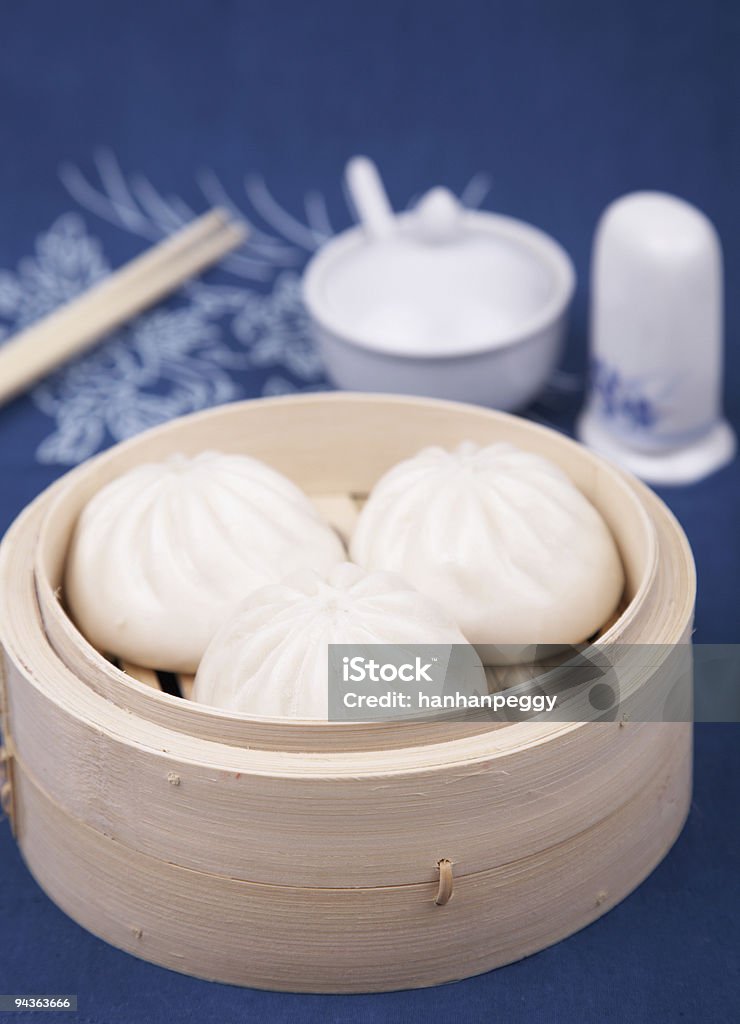 Comida chinesa-dumpling cesta de bambu - Foto de stock de A Vapor royalty-free