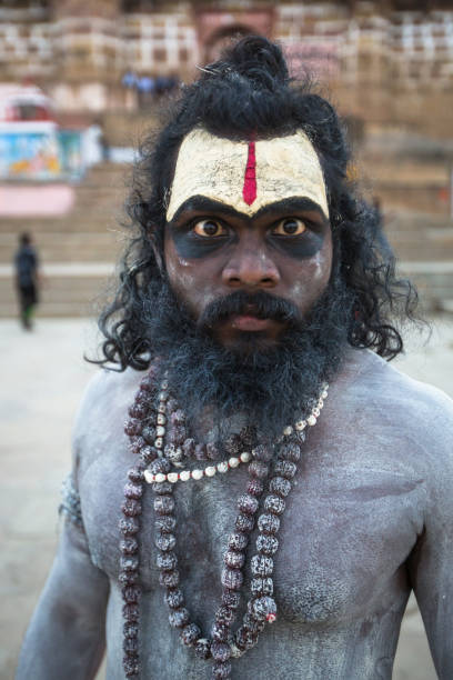 sadhu on the ghats of ganges river. - 13585 imagens e fotografias de stock