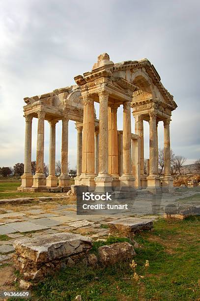Foto de Tetrapylon De Aphrodisias e mais fotos de stock de Arcaico - Arcaico, Arruinado, Romano