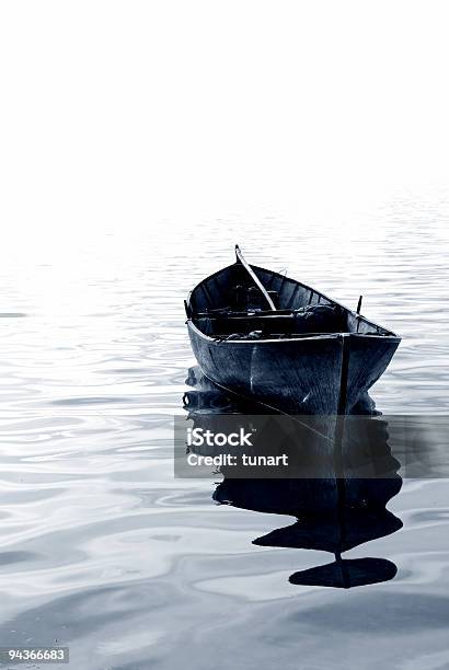 Tranquilidad Foto de stock y más banco de imágenes de Agua - Agua, Agua estancada, Aire libre