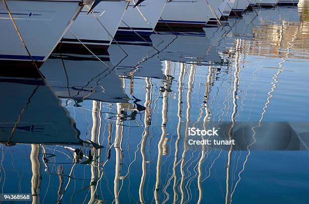 Marina - Fotografias de stock e mais imagens de Ao Ar Livre - Ao Ar Livre, Barco à Vela, Dia