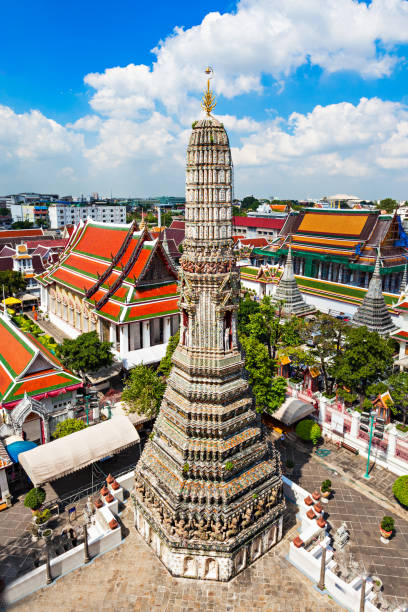Wat Arun Temple Wat Arun is a Buddhist temple in Bangkok, Thailand orange piranha stock pictures, royalty-free photos & images