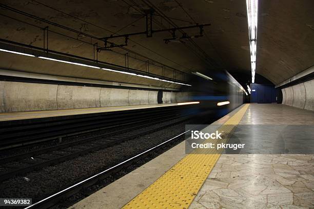 地下鉄 - アクションショットのストックフォトや画像を多数ご用意 - アクションショット, イタリア ローマ, イルミネーション