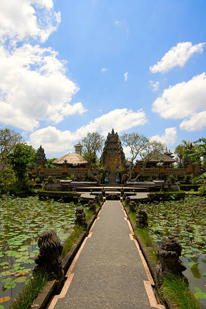 istock Road to Hindu temple 94370377