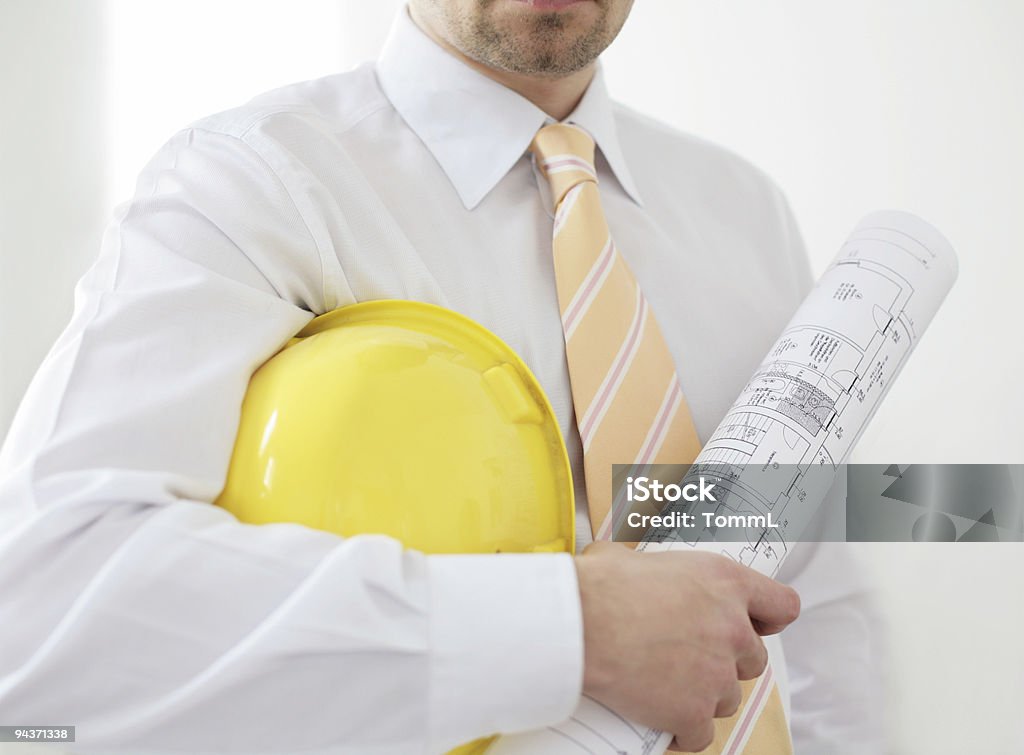 Architecte avec casque et Plan d'architecte - Photo de Adulte libre de droits