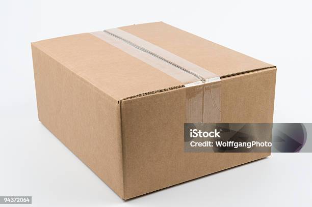 Caixa De Papelão Fechada - Fotografias de stock e mais imagens de Caixa - Caixa, Caixa de Papelão, Caixa de presentes
