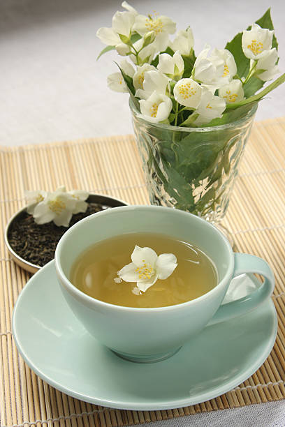 жасминовый чай - green tea jasmine tea chinese tea стоковые фото и изображения