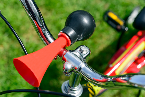 Primer plano de bocina de bicicleta photo