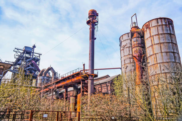 istock Old and rotten industrial facilities 943743060