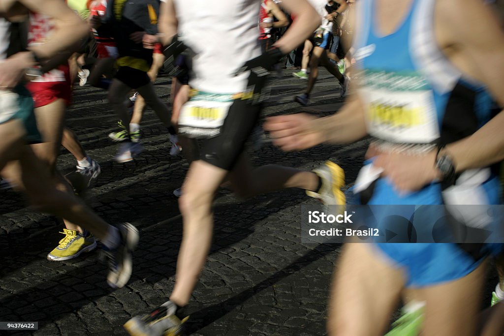 Correr na Maratona de Paris - Foto de stock de Adulto royalty-free