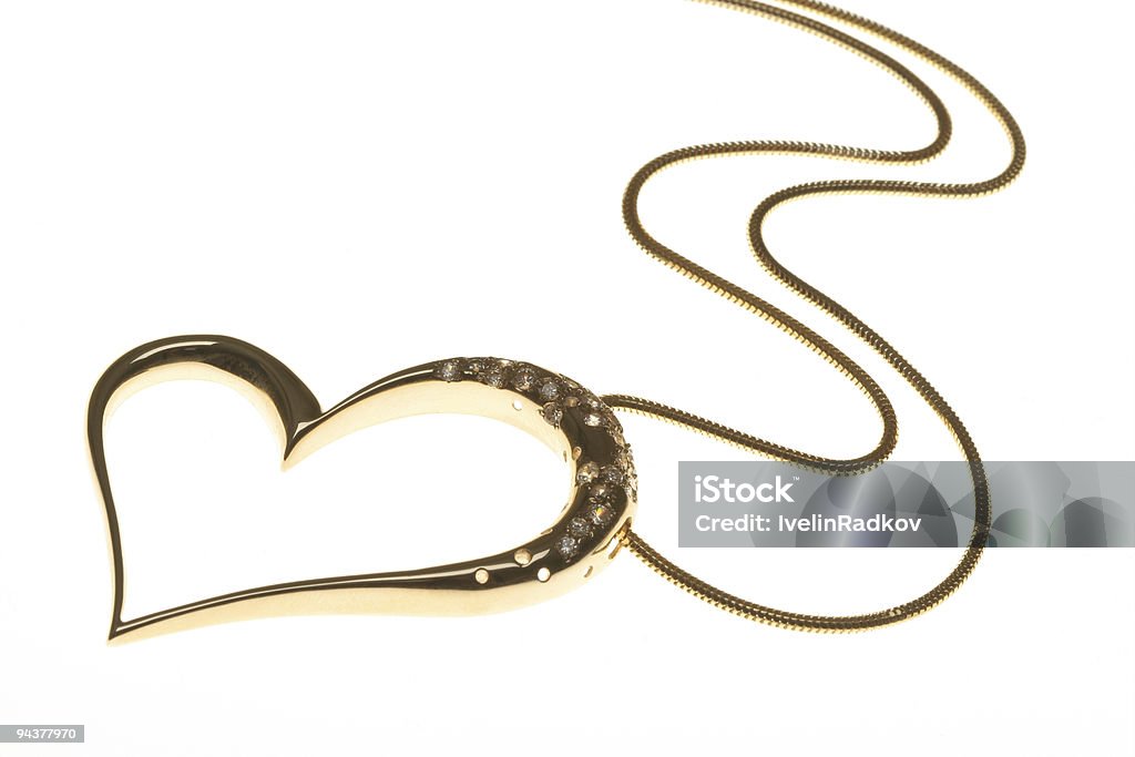 Coração de ouro em forma de colar no fundo branco - Foto de stock de Colar royalty-free