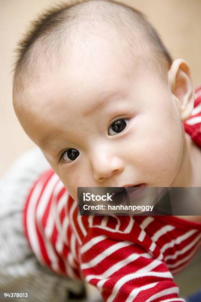 Младенец — стоковые фотографии и другие картинки Вертикальный - Вертикальный, Восточноазиатского происхождения, Глаз человека