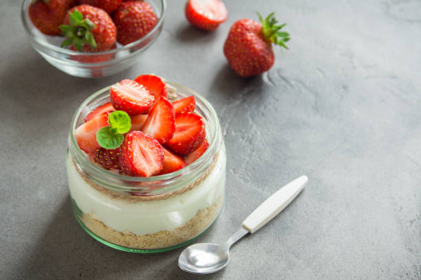 istock Strawberry cheesecake in jar 943783038