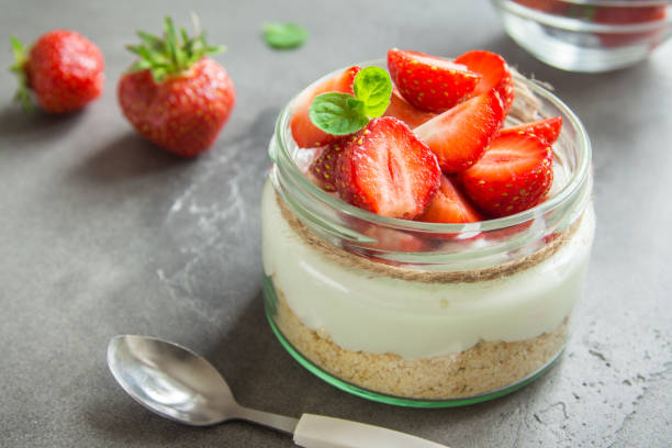 istock Strawberry cheesecake in jar 943783044