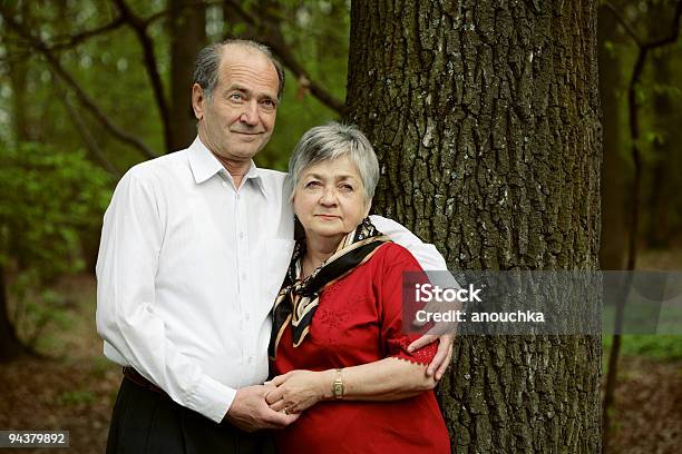 Casal Feliz Ao Ar Livre Com - Fotografias de stock e mais imagens de 50 Anos - 50 Anos, 60-64 anos, 60-69 Anos