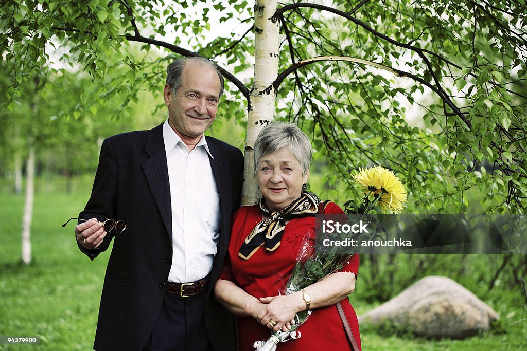 couple dans l'amour en plein air - Photo de Adulte libre de droits