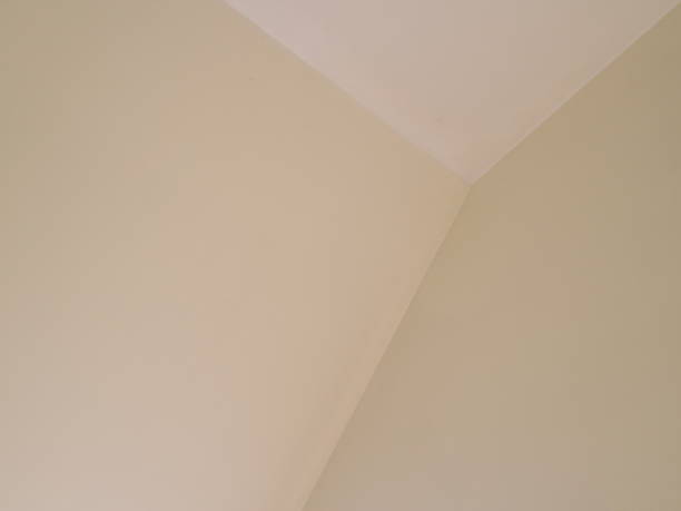 istock Angle with yellow walls and white ceiling 943821550