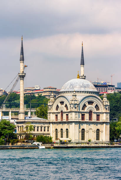 istock Ortakoy Mosque on the shore of Bosphorus 943827988