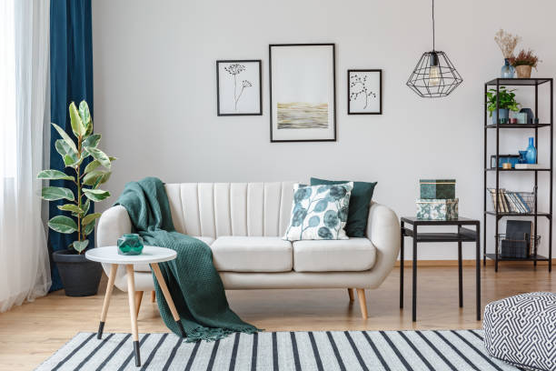 posters in cozy apartment interior - living room imagens e fotografias de stock