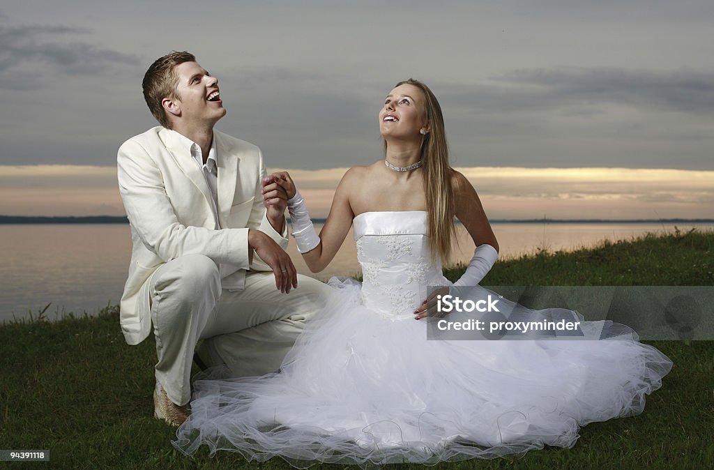 Les jeunes mariés - Photo de Adulte libre de droits