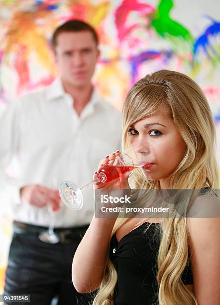 Olhar Para - Fotografias de stock e mais imagens de Adulto - Adulto, Amizade, Amor