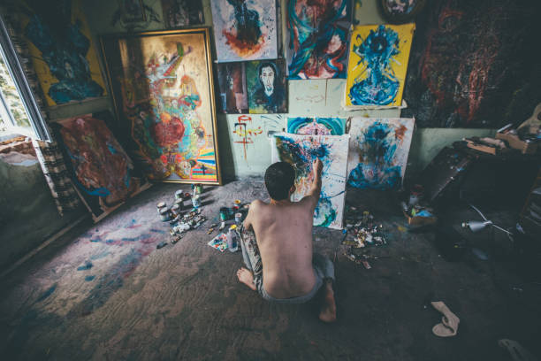 istock Artist painting 943920786