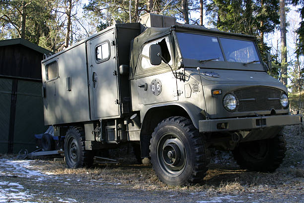 군용동물에는 배달차 - obsolete military land vehicle antique old fashioned 뉴스 사진 이미지