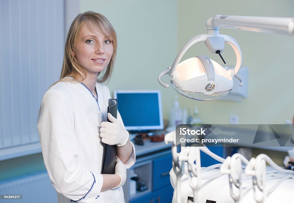 Bellissimo dentista - Foto stock royalty-free di Adulto