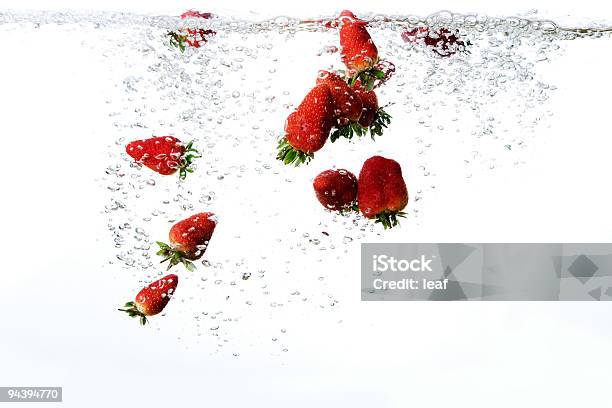 Frische Erdbeerhintergrund Stockfoto und mehr Bilder von Abstrakt - Abstrakt, Auf dem Wasser treiben, Bach