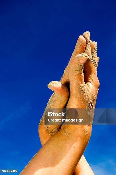 Hände Mit Sand Und Blauem Himmel Stockfoto und mehr Bilder von Bewegung - Bewegung, Bildhintergrund, Blau