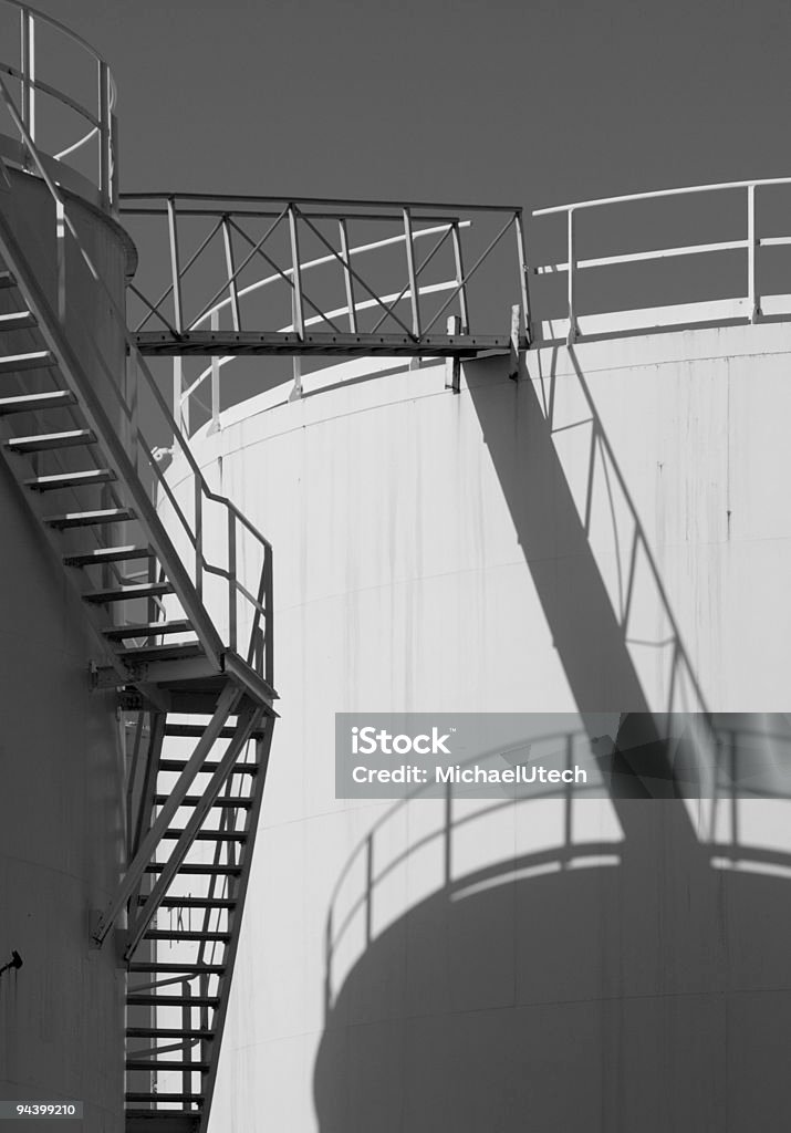 Sombras en el tanque de aceite - Foto de stock de Abstracto libre de derechos