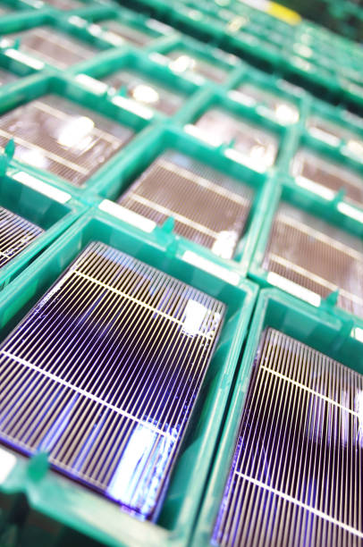 high tech industrie - production of solar cells - finished wafer modules in quality control - industrie imagens e fotografias de stock