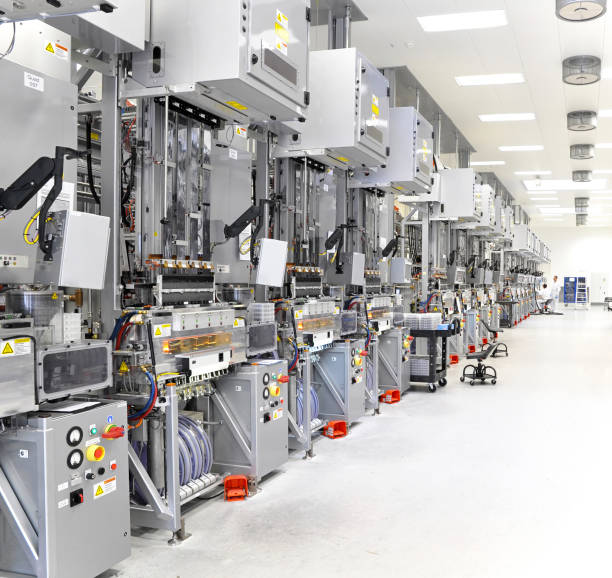 high tech industrie - production of solar cells - production rooms and machines - industrie imagens e fotografias de stock