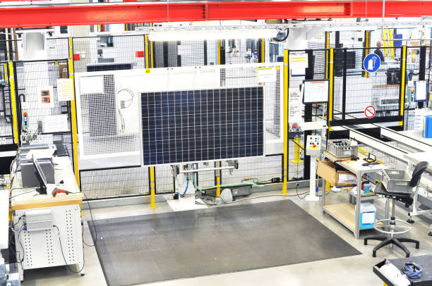 high tech industrie - production of solar cells - production rooms and machines - industrie imagens e fotografias de stock