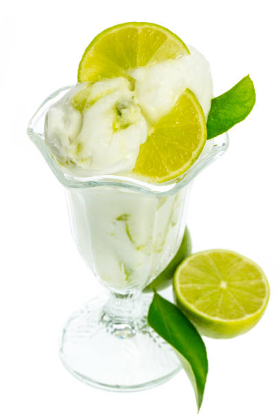 helado de limón con limón y la hoja - lemon ice cream fotografías e imágenes de stock