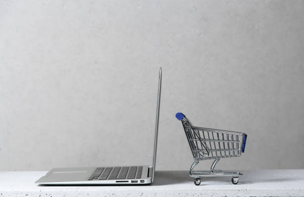 istock Small size shopping cart scene with blur background 944050976