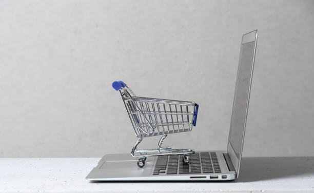 istock Small size shopping cart scene with blur background 944050978