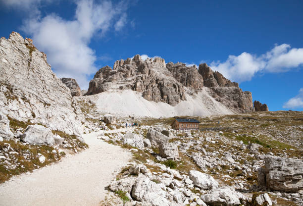 paisagem de montanhas dolomitas - travel destinations alto adige north tirol dolomites - fotografias e filmes do acervo