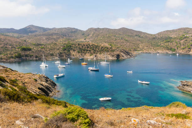 ボートやヨット キャップ ド クレウス自然公園内の小さな湾に停泊します。コスタ ・ ��ブラバ、カタルーニャ、スペイン。 ストックフォト