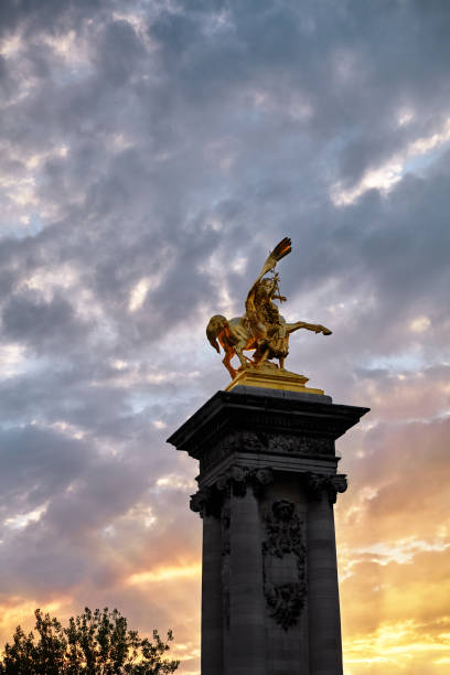 istock Pont Alexendre Ⅲ at sunset 944112138