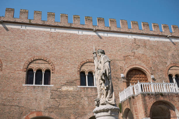 treviso, włochy - tower treviso veneto palace zdjęcia i obrazy z banku zdjęć