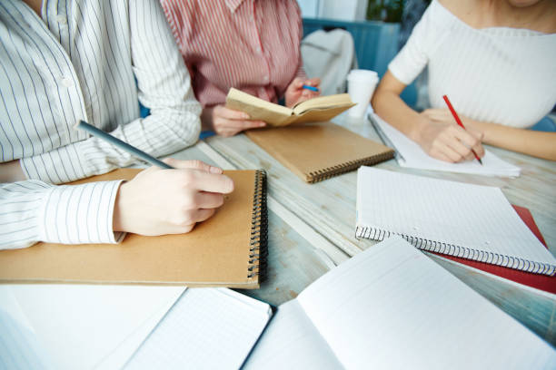 istock Girls with notepads 944159190