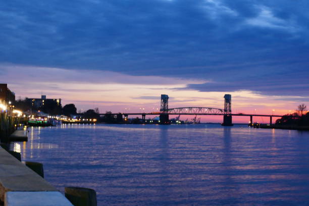 sunset at cape fear river bridge wilmington nc - cape fear imagens e fotografias de stock