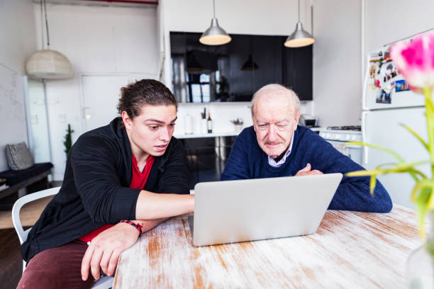 istock Showing how the laptop works 944217834