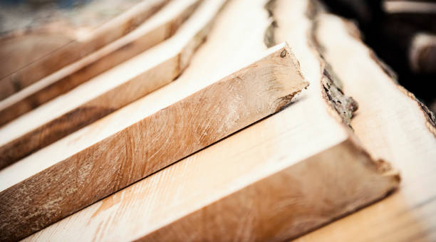 serrarse corte madera - cross shape cross rough wood fotografías e imágenes de stock