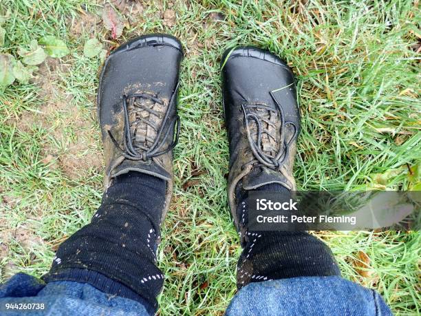 Binnen gevangenis Touhou Muddy Barefoot Shoes And Waterproof Socks Stock Photo - Download Image Now  - Activity, Barefoot, Close-up - iStock
