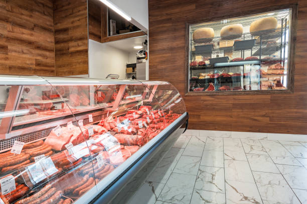 meat display refrigerator and walk in refrigerator in a grocery store - butchers shop imagens e fotografias de stock