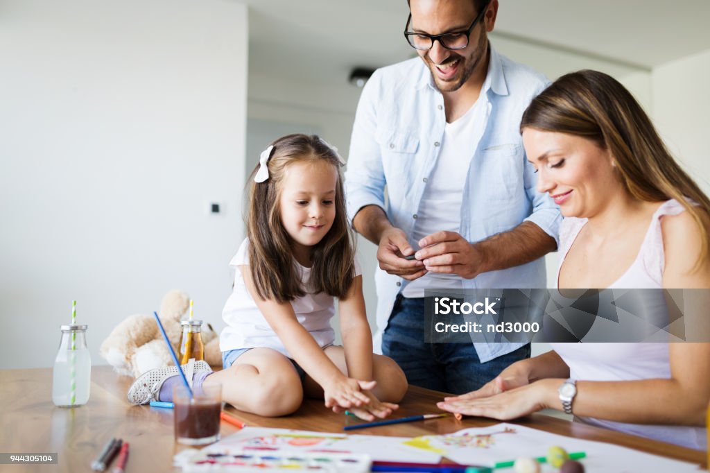 Glückliche Familie Spaß Zeit zu Hause - Lizenzfrei Beide Elternteile Stock-Foto