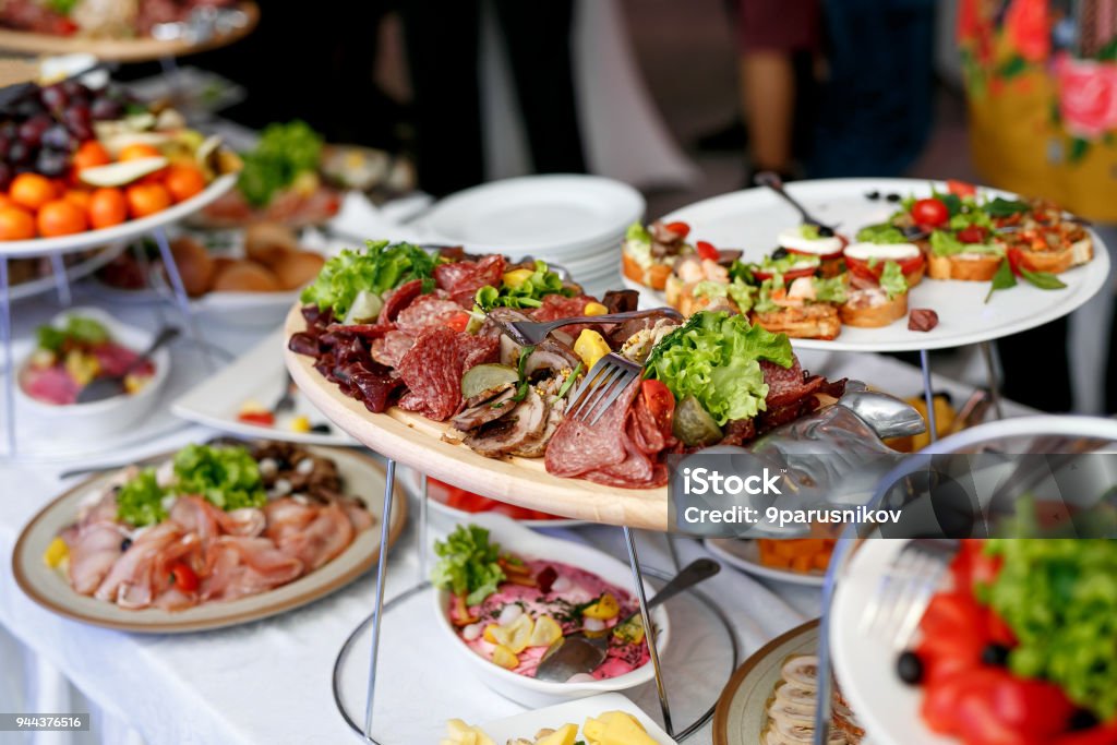 Viele Snacks auf Event-catering - Lizenzfrei Büfett Stock-Foto